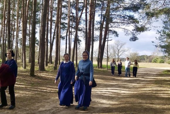 Wakacyjne rekolekcje młodzieżowe w CZMOŃCU Wakacyjne rekolekcje młodzieżowe w CZMOŃCU
