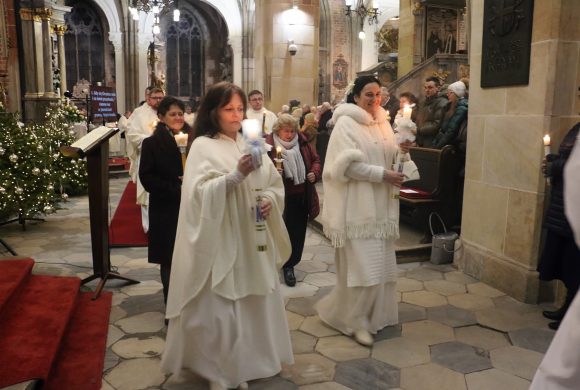 Elżbieta włączona ➡️ do stanu dziewic konsekrowanych